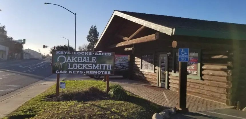 The Oakdale Locksmith storefront on N Yosemite Ave in Oakdale, CA